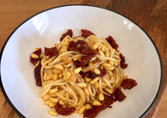 Simple Spaghetti With Pine Nuts & Garlic