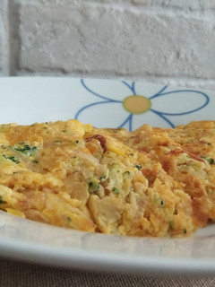 Una foto de Tortilla de calabaza, cebolla y brócoli