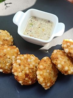 साबुदाणा वडा (sabudana vada recipe in marathi) रेसिपी चे मुख्य फोटो