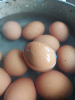 Una foto de Tip de cocina: como quitar la cáscara al huevo sin romperlo