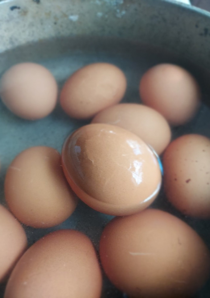 Una foto de Tip de cocina: como quitar la cáscara al huevo sin romperlo