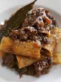 Rigatoni con ragout de ternera al Oporto