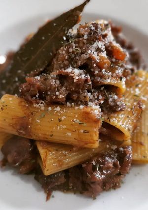 Una foto de Rigatoni con ragout de ternera al Oporto
