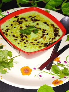 बथुआ का रायता (bathua ka raita recipe in Hindi) रेसिपी मुख्य फोटो