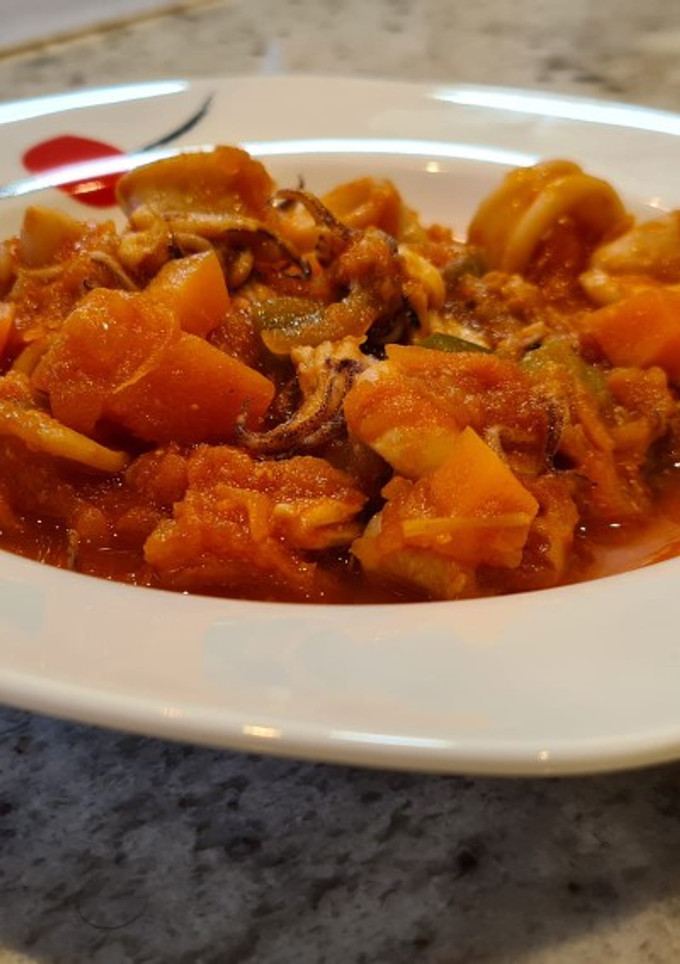 Una foto de Chipirones guisados con calabaza