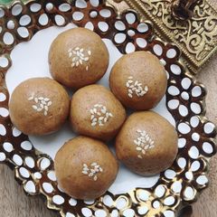 A picture of Quick Besan Ladoo.