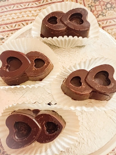 A picture of Chocolate cakesicles.
