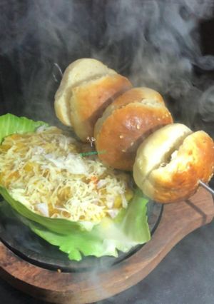 A picture of Sizzling cheesy pab bhaj.