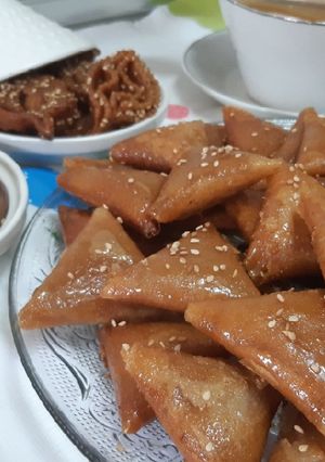 Una foto de Briwat de cacahuetes dulces para Ramadán