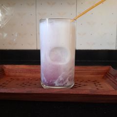 A picture of Black Grape Lassi.