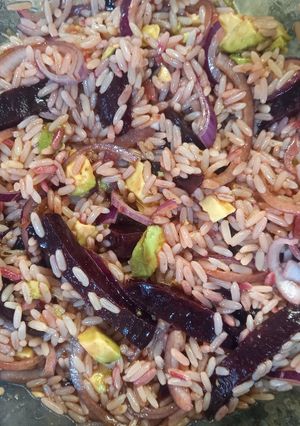 Una foto de Ensalada de Arroz, Remolachas Asadas y Palta