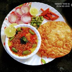 A picture of Sindhi special Daal Pakwan.