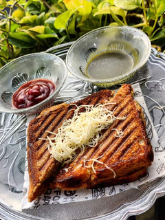 ચીઝ ચટણી સેન્ડવીચ(cheese chutny sandwich recipe in gujarati) રેસીપી મુખ્ય ફોટો