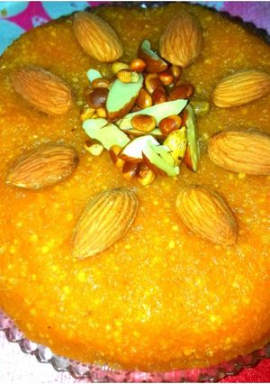 A picture of Methi aur moongdal halwa.