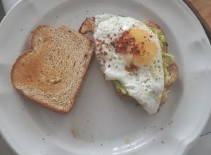Una foto de Avocado toast breakfast