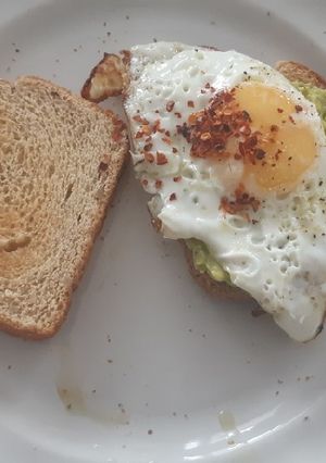 Una foto de Avocado toast breakfast