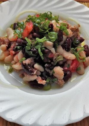 Foto principal de Ensalada de habichuelas blancas y rojas