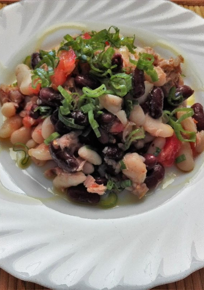 Una foto de Ensalada de habichuelas blancas y rojas