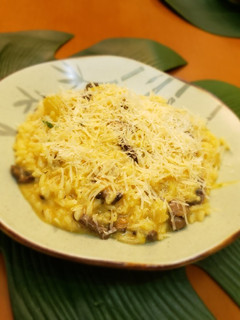 Foto de Risoto ao espumante, limão siciliano e cogumelos