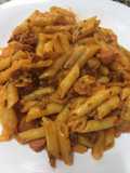 Macarrones con chorizo y frankfurt de queso