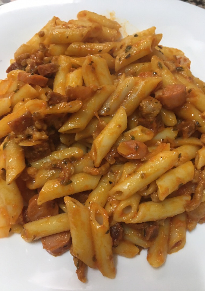 Una foto de Macarrones con chorizo y frankfurt de queso