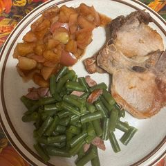 A picture of Pork Chops & Stewed Apples.