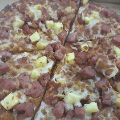 A picture of Pineapple Pizza.