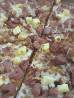 A picture of Pineapple Pizza.
