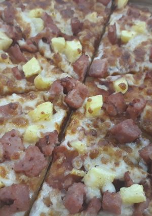 A picture of Pineapple Pizza.