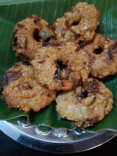 கடலை பருப்பு உளுந்தம் பருப்பு வடை(kadalai pruppu ulunthu vadai reipe in tamil) செய்முறை முக்கிய புகைப்படம்