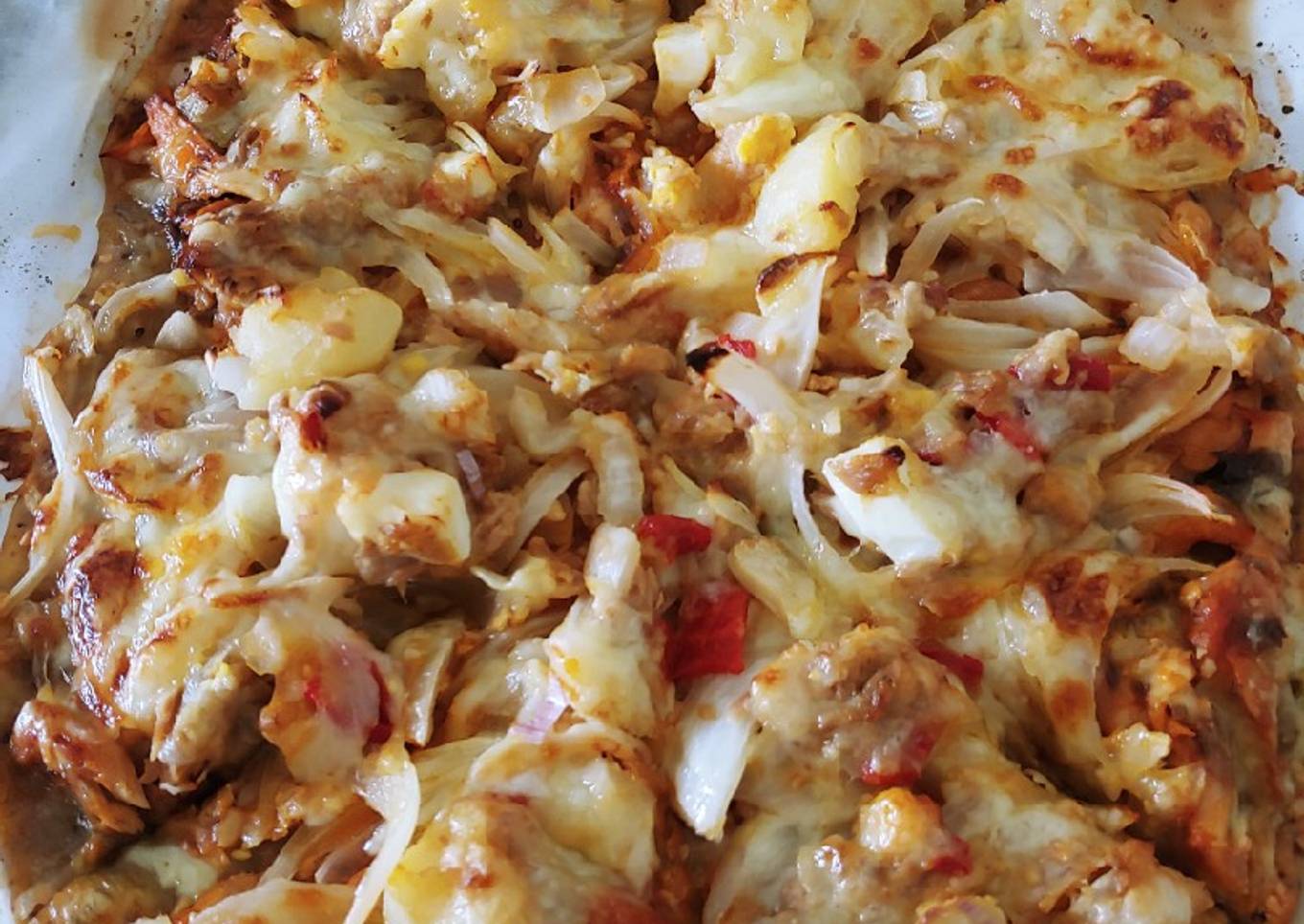 Pizza con cereales casera con caballa, patata y atún