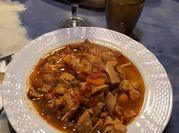 Una foto de callos con tomate