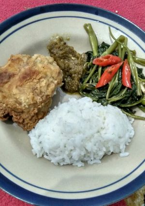 Foto resep Nasi, oseng kangkung, ayam kentaki+sambal ijo