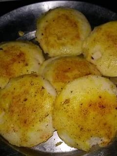 पोटैटो स्टफ फ्राइड इडली (Potato stuff fried idli recipe in hindi) रेसिपी मुख्य फोटो