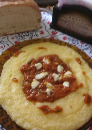 Una foto de Polenta con tuco