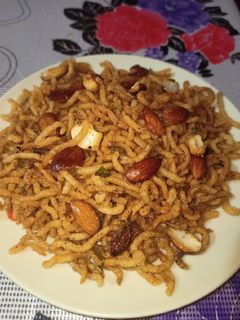 सूजी आलू नमकीन (suji aloo namkeen recipe in Hindi) रेसिपी मुख्य फोटो
