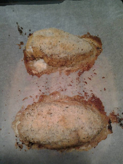 Una foto de Pechugas rellenas de queso con costra