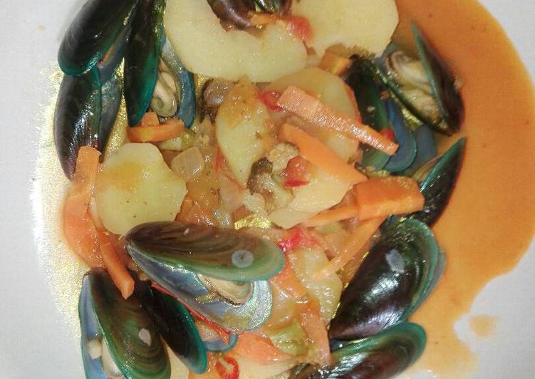 Steps to Prepare Perfect Mussels in potato stew