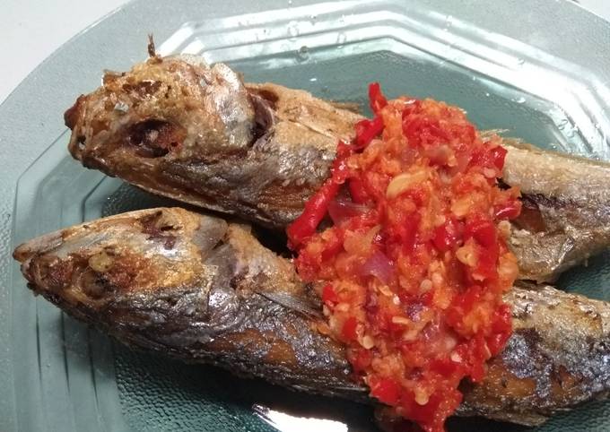 Ikan kembung goreng sambel geprek