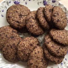 A picture of Bournvita oats cookies.