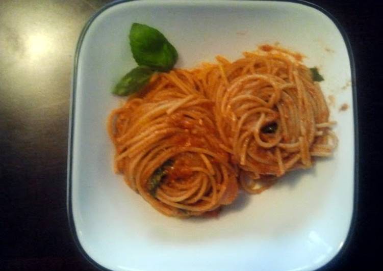 Tomato, basil, pesto nests