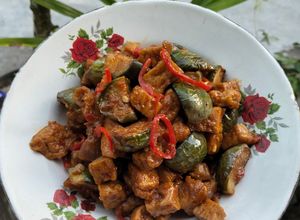 Foto resep Oseng Manis Pedas Tempe Tahu Terong Lalap
