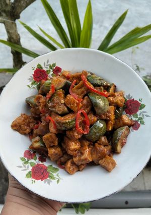 Foto resep Oseng Manis Pedas Tempe Tahu Terong Lalap