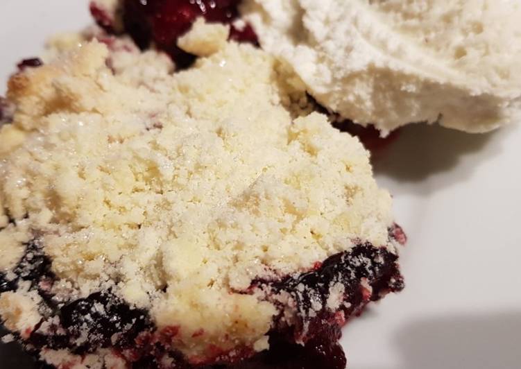 Recipe of Ultimate Individual Blackberry and coconut crumble