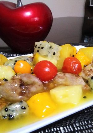 Una foto de Lomo de cerdo con frutas tropicales 👍🇵🇪