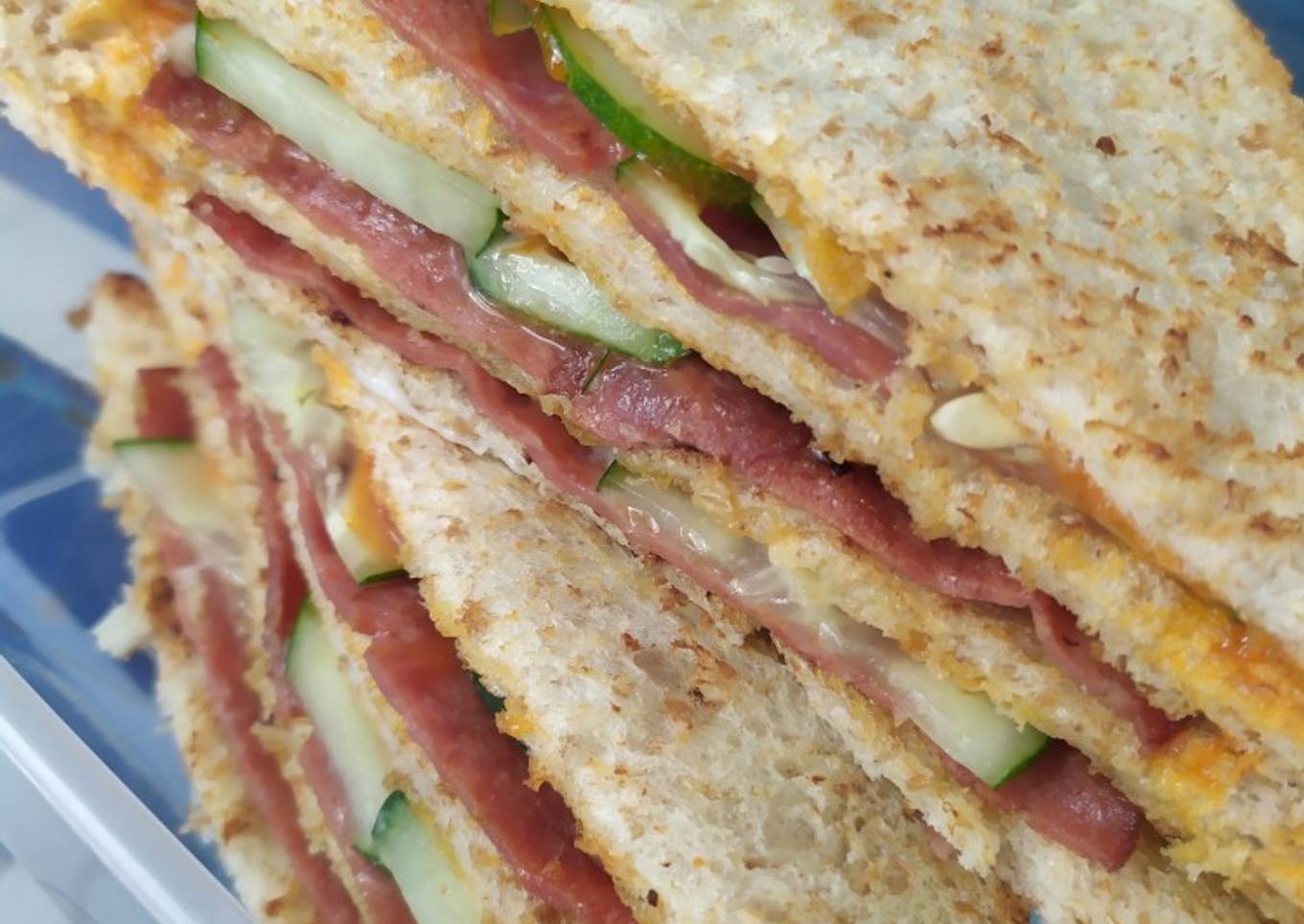 Sandwich Smoke Beef (olahan Roti Tawar)