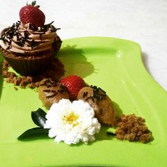 A picture of Edible Mug Representing cocoa pudding, caramelized banana Halwa.