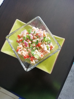 Una foto de Ceviche de salmón desmenuzado