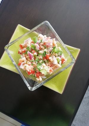 Una foto de Ceviche de salmón desmenuzado