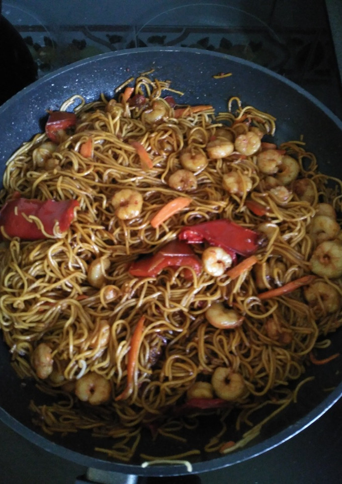 Una foto de Fideos chinos con verduras